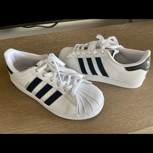 Adidas Youth Boys Sneakers size 3. Like New.